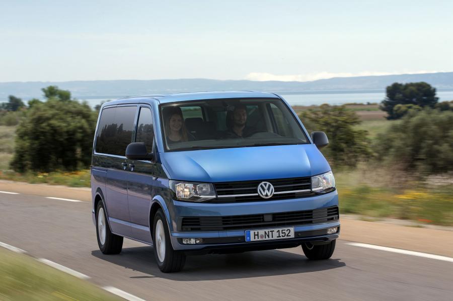  Volkswagen Multivan 2015 года  (фото 12 из 20)